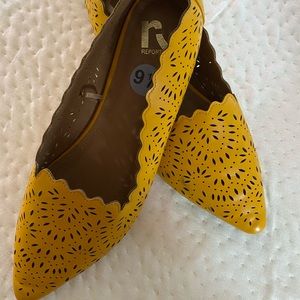 Cut out pointed toe yellow flats
